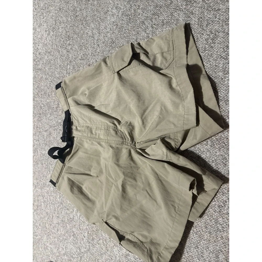 Cabela's Guidewear Men's Cargo Shorts Sz M Tan  Belted Outdoor Shorts meas 30x 6